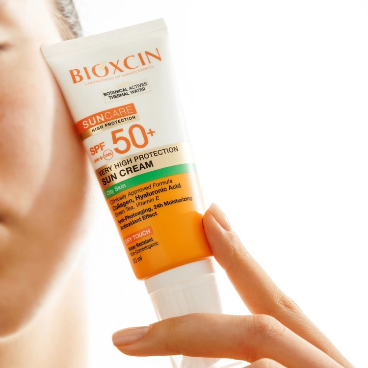 ضد آفتاب بیوکسین BIOXCIN برای پوست های چرب با SPF 50 حجم 50 میل