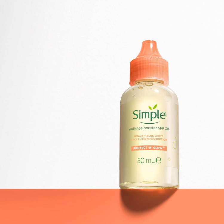 سرم روشن کننده و ضدآفتاب گلو رادیانس بوستر glow radiance سیمپل Simple حجم 50 میل