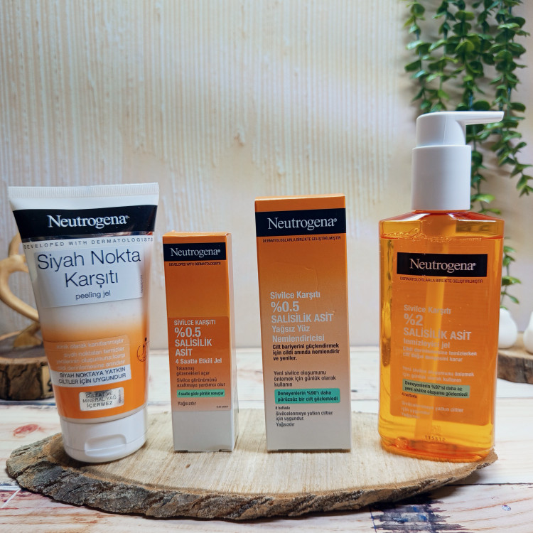 پک ضدجوش نیتروژینا Neutrogena مدل SALSILIK ASIT Silvece Karsiti