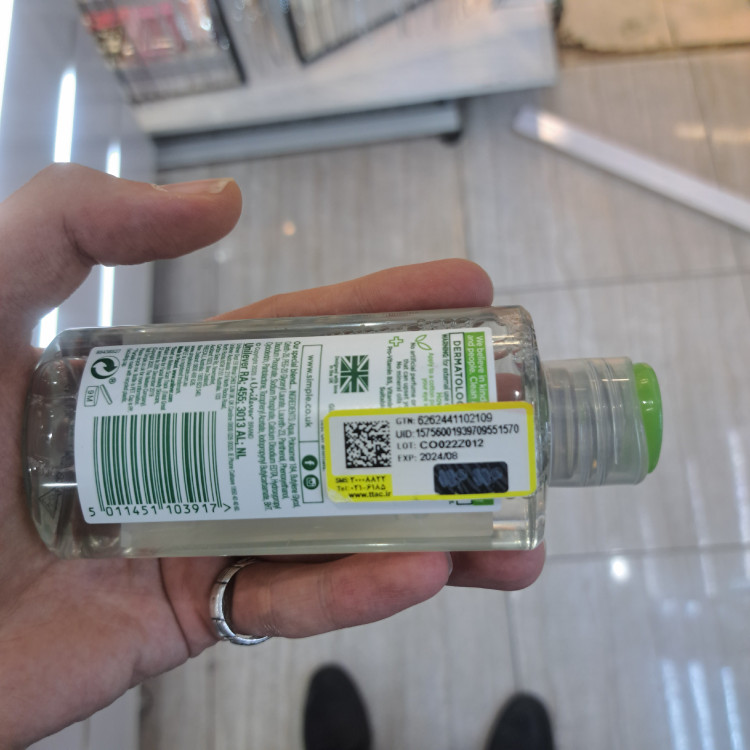 آرایش پاک کن چشم سیمپل Simple مدل KIND TO SKIN حجم 125 میل طرح جدید